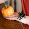 Sztuczna dynia dekoracyjna na Halloween ozdoba jesienna na okno